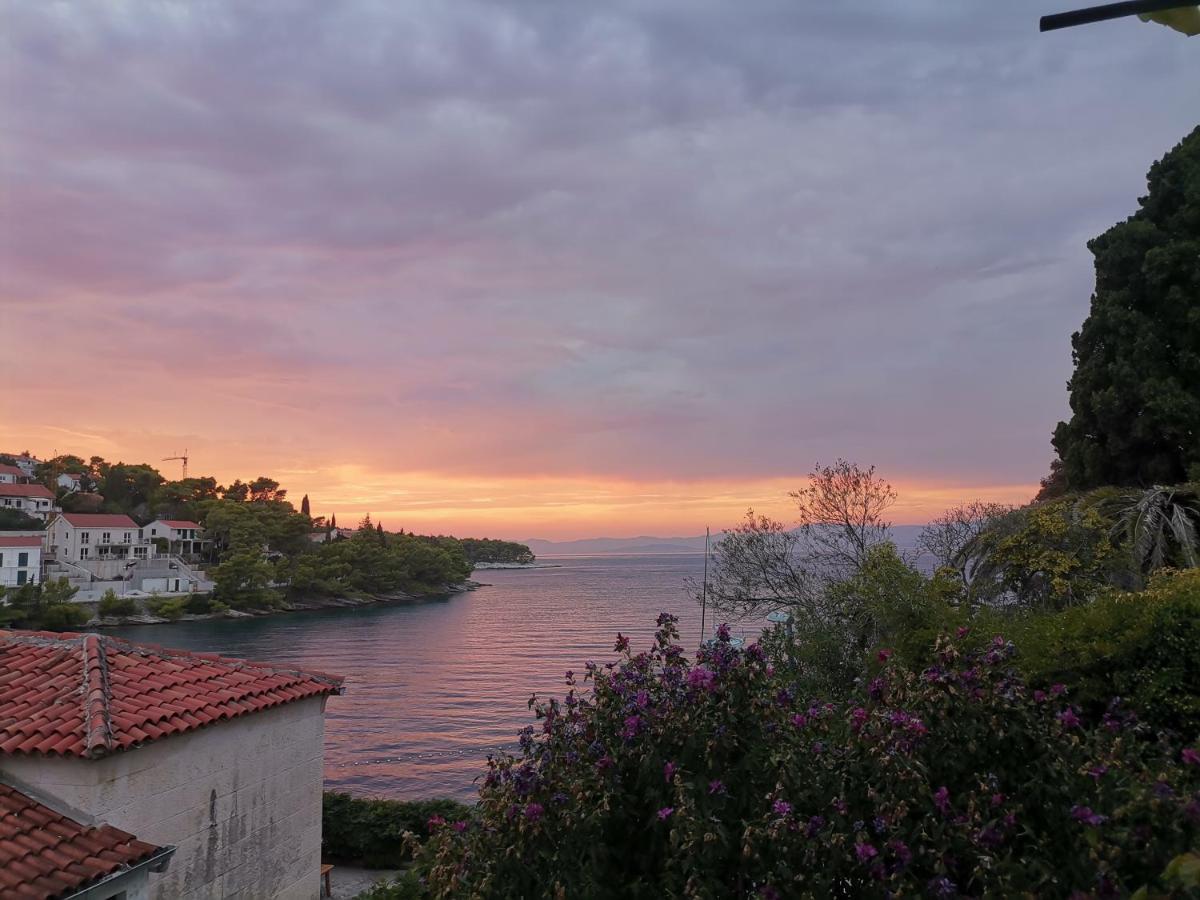 Sunset By The Sea Apartamento Splitska Exterior foto